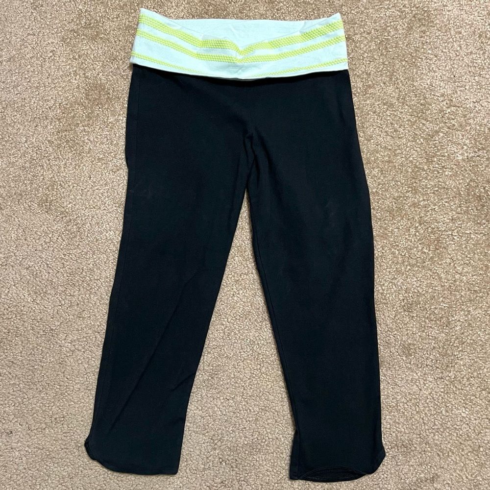 Aerie cropped black yoga leggings with neon foldover waistband, size small